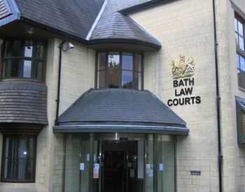 picture of the court or tribunal building