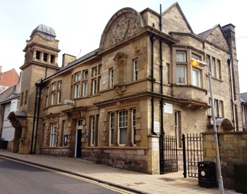 picture of the court or tribunal building