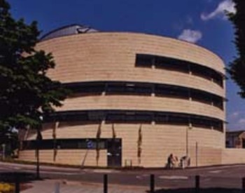picture of the court or tribunal building