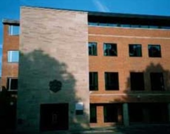picture of the court or tribunal building