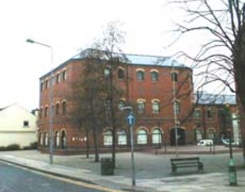 picture of the court or tribunal building