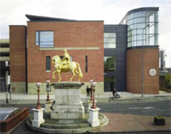 picture of the court or tribunal building