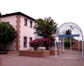 picture of the court or tribunal building