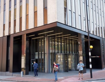 picture of the court or tribunal building