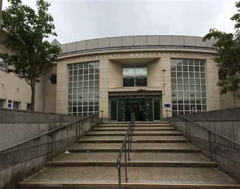 picture of the court or tribunal building