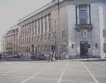 picture of the court or tribunal building
