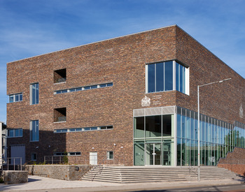 picture of the court or tribunal building