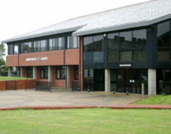 picture of the court or tribunal building