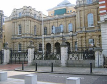 picture of the court or tribunal building