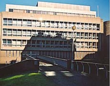 picture of the court or tribunal building