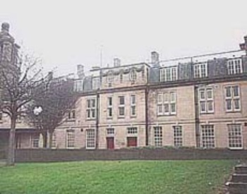 picture of the court or tribunal building