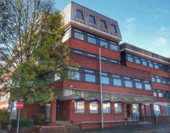 picture of the court or tribunal building