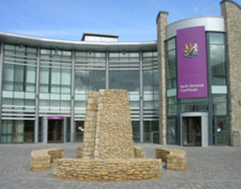 picture of the court or tribunal building